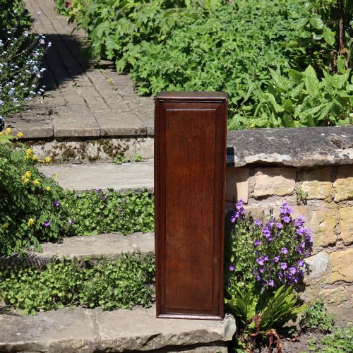 AN EXTREMELY LARGE 18TH CENTURY OAK CANDLE BOX - ADDITIONAL PHOTO 2