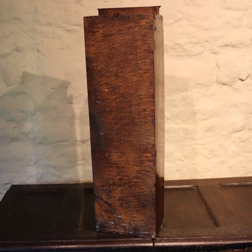 AN EXTREMELY LARGE 18TH CENTURY OAK CANDLE BOX - ADDITIONAL PHOTO 3