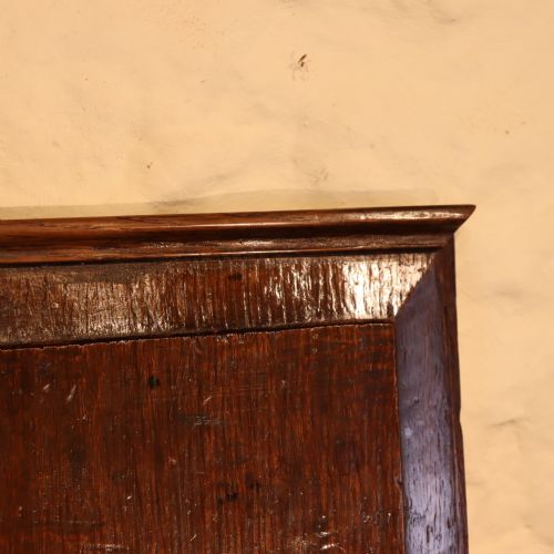 AN EXTREMELY LARGE 18TH CENTURY OAK CANDLE BOX - ADDITIONAL PHOTO 4