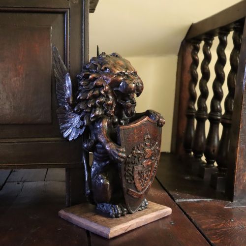 large mid 19th century carved oak newel post or similar capital in the form of a winged lion holding a shield - CATEGORY: ANTIQUE SCULPTURES - DATED 1850