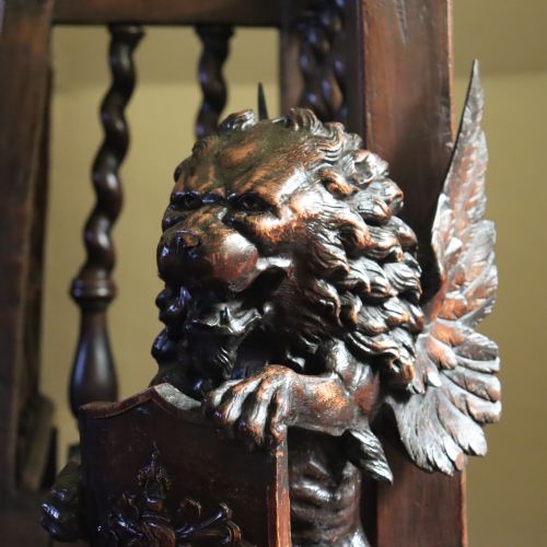LARGE MID 19TH CENTURY CARVED OAK NEWEL POST OR SIMILAR CAPITAL IN THE FORM OF A WINGED LION HOLDING A SHIELD - ADDITIONAL PHOTO 1