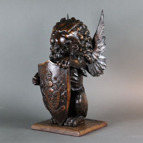 LARGE MID 19TH CENTURY CARVED OAK NEWEL POST OR SIMILAR CAPITAL IN THE FORM OF A WINGED LION HOLDING A SHIELD - ADDITIONAL PHOTO 5