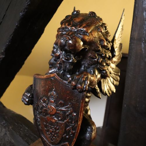 LARGE MID 19TH CENTURY CARVED OAK NEWEL POST OR SIMILAR CAPITAL IN THE FORM OF A WINGED LION HOLDING A SHIELD - ADDITIONAL PHOTO 10
