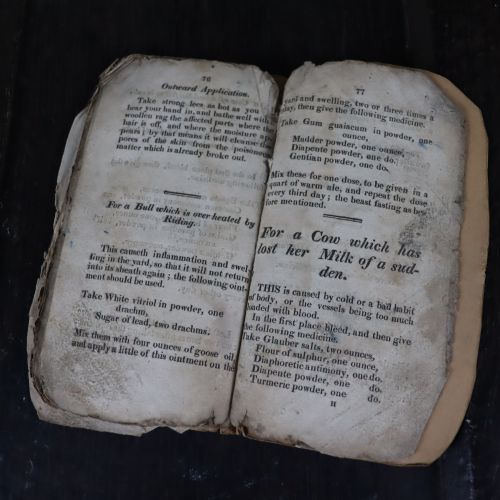 early veterinary book of historical interest - CATEGORY: ANTIQUE MISCELLANEOUS - DATED 1800