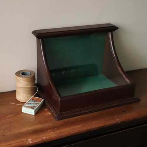 SMALL MAHOGANY AND GLASS TABLE TOP DISPLAY CASE - ADDITIONAL PHOTO 6