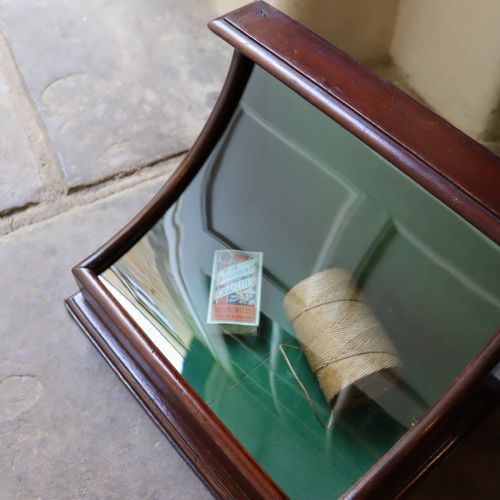 SMALL MAHOGANY AND GLASS TABLE TOP DISPLAY CASE - ADDITIONAL PHOTO 7