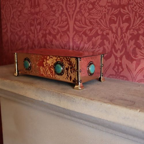 ARTS CRAFTS COPPER BOX IN THE MANNER OF ALBERT EDWARD JONES - ADDITIONAL PHOTO 2