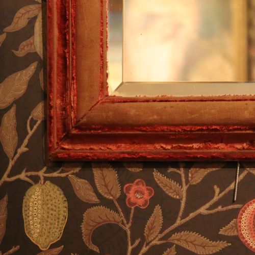 19TH CENTURY BEVELED GLASS MIRROR WITHIN A RED VELVET FRAME - ADDITIONAL PHOTO 3