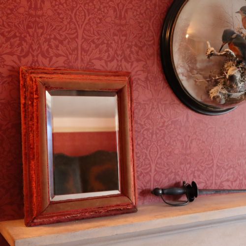 19TH CENTURY BEVELED GLASS MIRROR WITHIN A RED VELVET FRAME - ADDITIONAL PHOTO 6