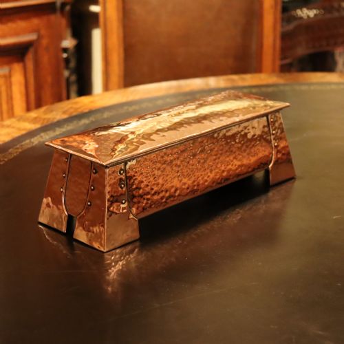 arts and crafts hand beaten copper box - CATEGORY: ANTIQUE BOXES - DATED 1910