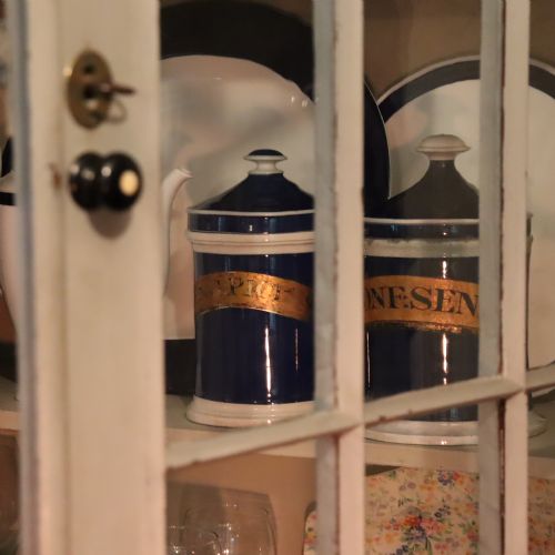 TWO 19TH CENTURY APOTHECARY STORAGE JARS - ADDITIONAL PHOTO 7
