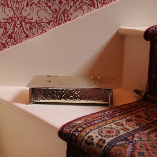 AN ARTS AND CRAFTS SILVER PLATED BRASS BOX - ADDITIONAL PHOTO 7