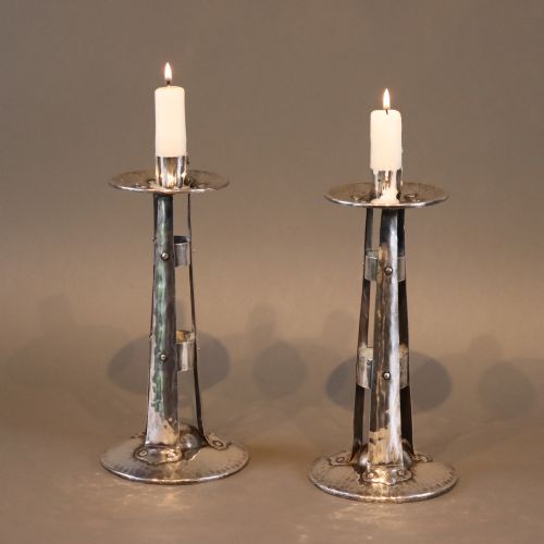 A PAIR OF ARTS AND CRAFTS SILVERED CANDLESTICKS - ADDITIONAL PHOTO 4