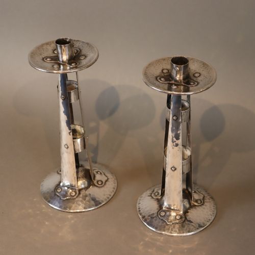 A PAIR OF ARTS AND CRAFTS SILVERED CANDLESTICKS - ADDITIONAL PHOTO 5