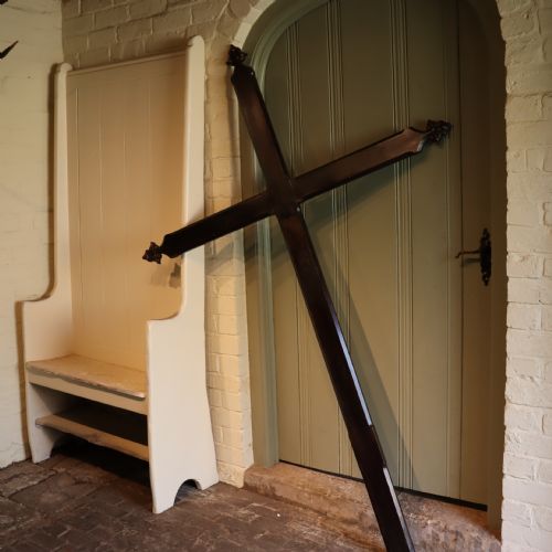 LARGE ENGLISH CRUCIFIX IN THE MANNER OF AWN PUGIN - ADDITIONAL PHOTO 2