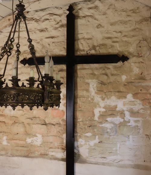LARGE ENGLISH CRUCIFIX IN THE MANNER OF AWN PUGIN - ADDITIONAL PHOTO 5