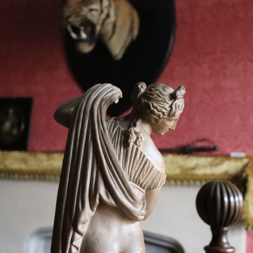 19TH CENTURY ITALIAN EARTHENWARE STATUE OF VENUS CALLIPYGE - ADDITIONAL PHOTO 3