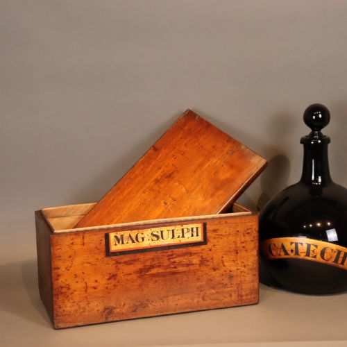 APOTHECARY BOX WITH GILT PANEL INSCRIBED MAG SULPH - ADDITIONAL PHOTO 1