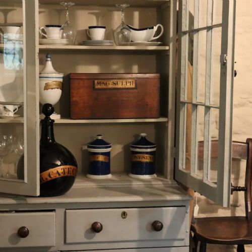 APOTHECARY BOX WITH GILT PANEL INSCRIBED MAG SULPH - ADDITIONAL PHOTO 4