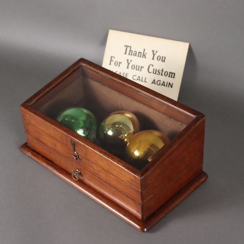 A SMALL VICTORIAN MAHOGANY GLAZED DISPLAY CASE - ADDITIONAL PHOTO 2