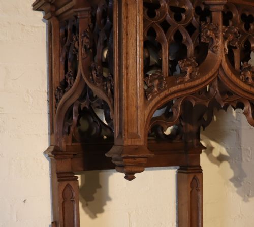 A LARGE AND IMPRESSIVE 19TH CENTURY GOTHIC REVIVAL OAK DISPLAY STAND - ADDITIONAL PHOTO 2