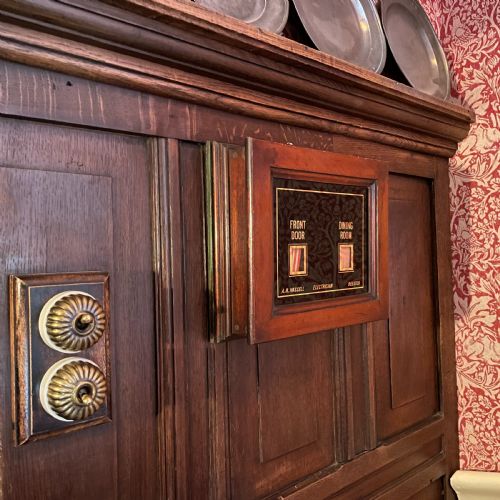 AN EDWARDIAN SERVANT'S ELECTROMAGNETIC INDICATOR BOARD - ADDITIONAL PHOTO 1