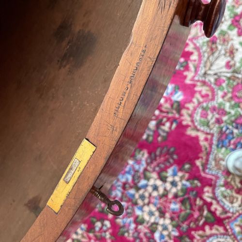 MIDVICTORIAN FIGURED WALNUT DRUM TABLE BY GILLOWS OF LANCASTER - ADDITIONAL PHOTO 3