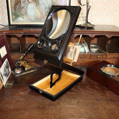 A VICTORIAN GRAPHOSCOPE OR MAGNIFYING DEVICE - ADDITIONAL PHOTO 2