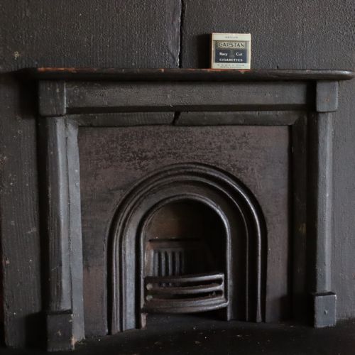A VICTORIAN SALESMANS MINIATURE SAMPLE OF A CAST IRON FIREPLACE - ADDITIONAL PHOTO 1