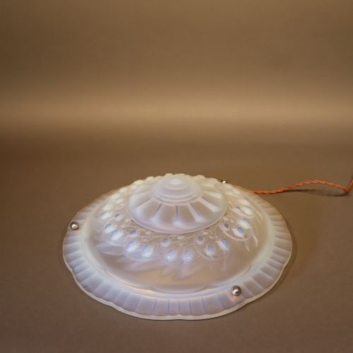 P MAYNADIER AN ART DECO OPALESCENT GLASS LIGHT SHADE - ADDITIONAL PHOTO 2