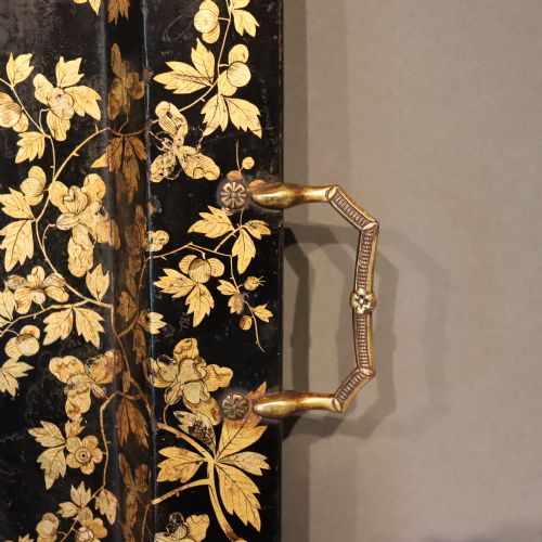 A GEORGE III BLACK GILT JAPPANNED PAPIER MCH TRAY BY HENRY CLAY LONDON CIRCA 1800 - ADDITIONAL PHOTO 2