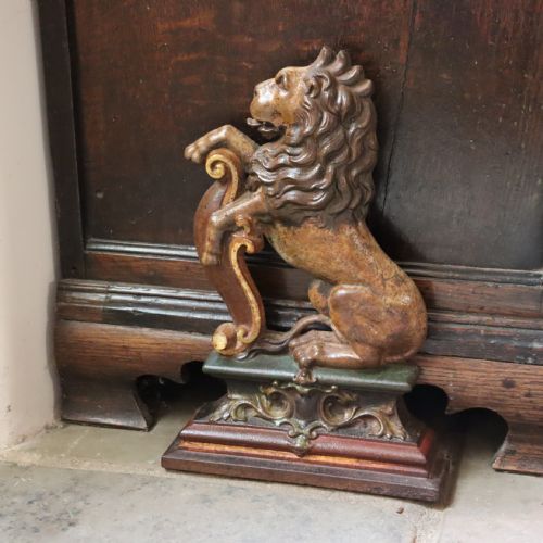 A VICTORIAN CAST IRON RAMPANT LION DOORSTOP - ADDITIONAL PHOTO 1