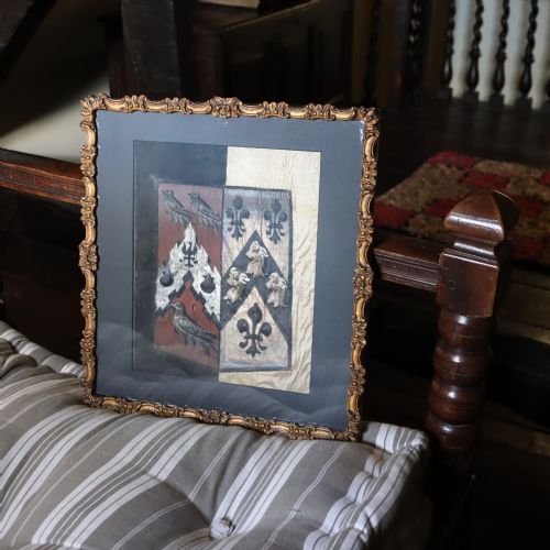 18TH CENTURY BLAZONRYCOAT OF ARMS PAINTING ON SILK - ADDITIONAL PHOTO 3