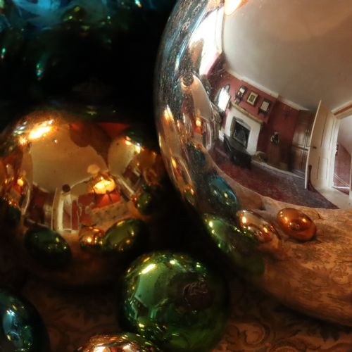 A REMARKABLE COLLECTION OF FIFTEEN 18TH19TH CENTURY WITCHES BALLS - ADDITIONAL PHOTO 2