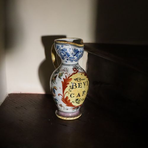 AN ITALIAN MAJOLICA JUG - ADDITIONAL PHOTO 2