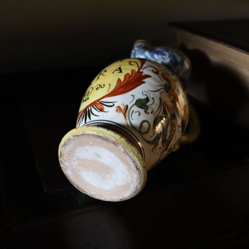 AN ITALIAN MAJOLICA JUG - ADDITIONAL PHOTO 6