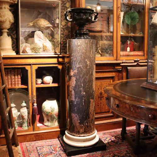 19TH CENTURY SCAGLIOLA COLUMN ON A WHITE SOCLE BASE AND BLACK MARBLE PLINTH - ADDITIONAL PHOTO 2