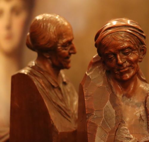 PAIR OF FINELY CARVED FRUIT WOOD BUSTS OF OLD WOMEN BY HERMANN STEINER MERAN CIRCA 1900 - ADDITIONAL PHOTO 1