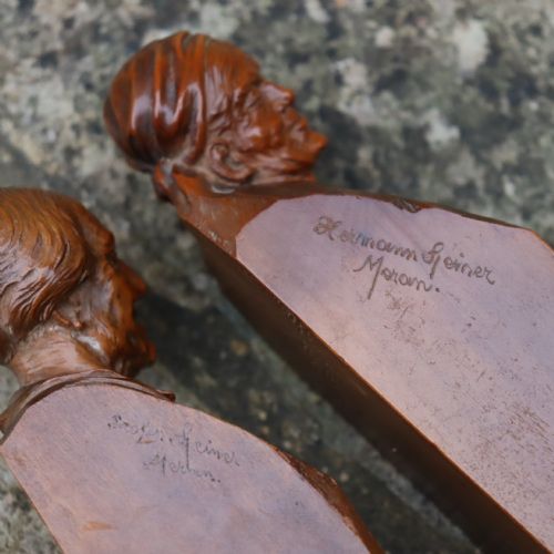 PAIR OF FINELY CARVED FRUIT WOOD BUSTS OF OLD WOMEN BY HERMANN STEINER MERAN CIRCA 1900 - ADDITIONAL PHOTO 2