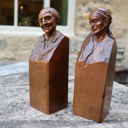 PAIR OF FINELY CARVED FRUIT WOOD BUSTS OF OLD WOMEN BY HERMANN STEINER MERAN CIRCA 1900 - ADDITIONAL PHOTO 4