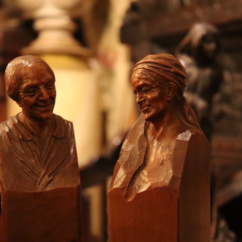 PAIR OF FINELY CARVED FRUIT WOOD BUSTS OF OLD WOMEN BY HERMANN STEINER MERAN CIRCA 1900 - ADDITIONAL PHOTO 6