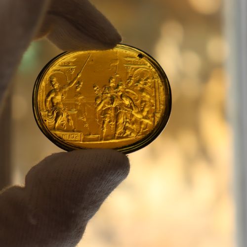 18th century italian grand tour amber glass intaglio - CATEGORY: ANTIQUE MISCELLANEOUS - DATED 18TH CENTURY
