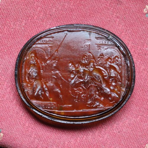18TH CENTURY ITALIAN GRAND TOUR AMBER GLASS INTAGLIO - ADDITIONAL PHOTO 1
