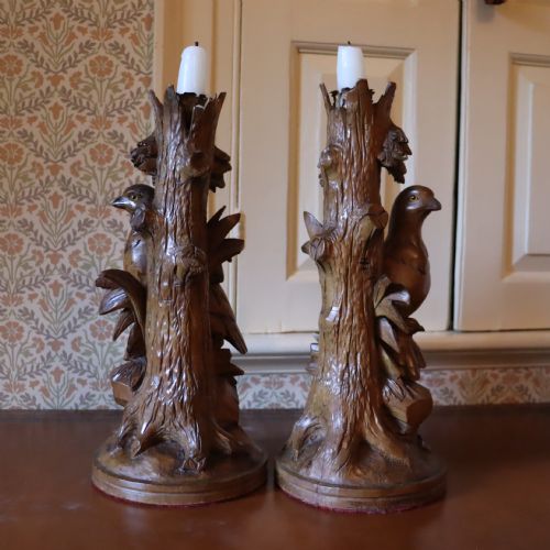 A PAIR OF BLACK FORREST CARVED LIMEWOOD CANDLESTICKS CIRCA 1880 - ADDITIONAL PHOTO 6