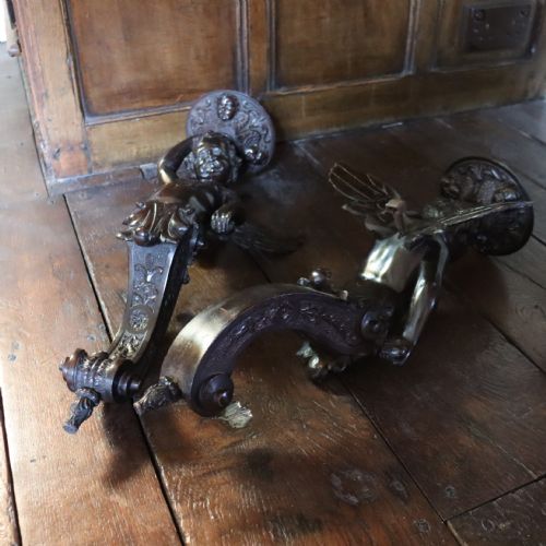 PAIR OF 19TH CENTURY ENGLISH LIMEWOOD WINGED CHERUB WALL SCONCES - ADDITIONAL PHOTO 7