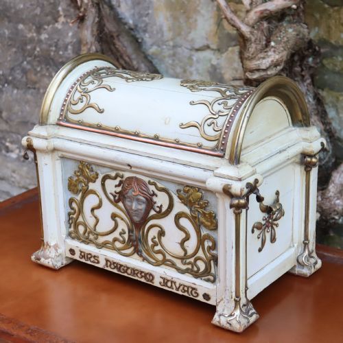 RARE ART NOUVEAU DOMED PAINTED CASKET CIRCA 1890 - ADDITIONAL PHOTO 6