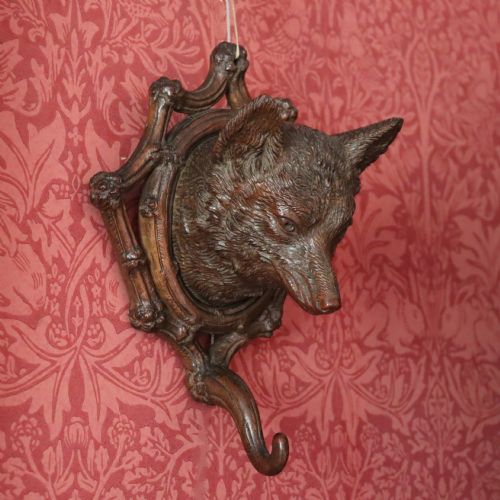 black forest carved wood fox mask wallmounted hat or coat hook 1915 - CATEGORY: ANTIQUE MISCELLANEOUS - DATED 1910