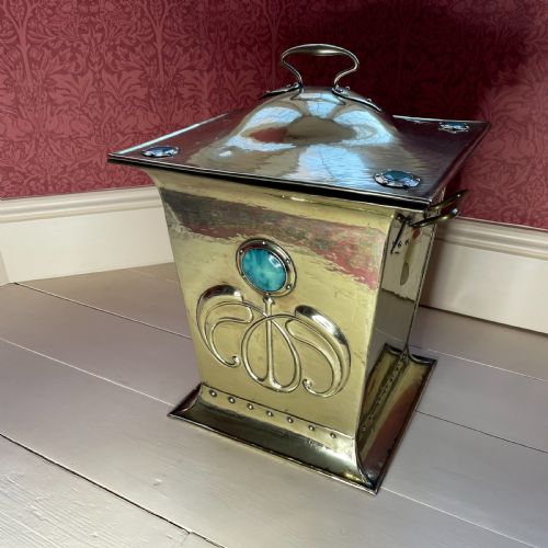 AN ARTS CRAFTS COAL BOX ATTRIBUTED TO LIBERTY CO - ADDITIONAL PHOTO 3