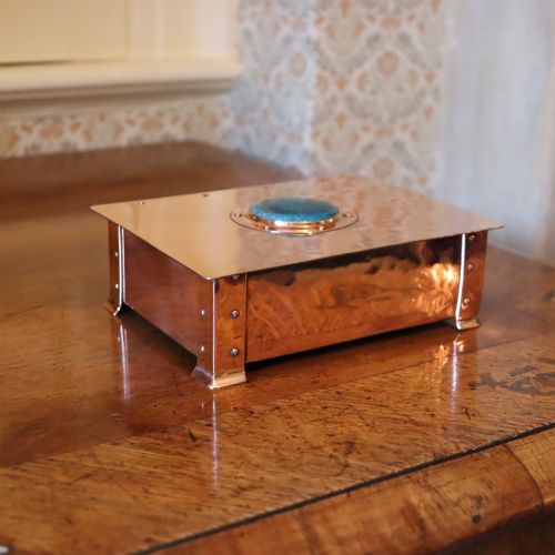 A COPPER ARTS CRAFTS BOX ATTRIBUTED TO A E JONES - ADDITIONAL PHOTO 3