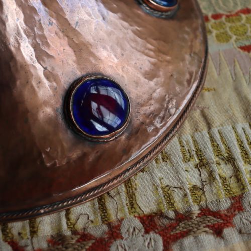 A LARGE ARTS AND CRAFTS COPPER AND ENAMELLED CABOCHON SET PEDESTAL BOWL - ADDITIONAL PHOTO 4